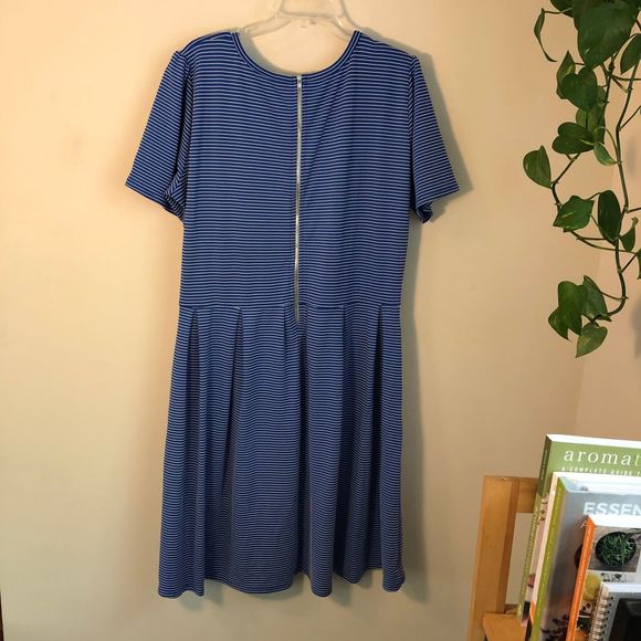 Sold 🦋 blue striped Amelia dress knit size 3X - Picture 5 of 5